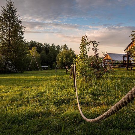 Fort Wapiti Hotel Zalasowa Екстериор снимка