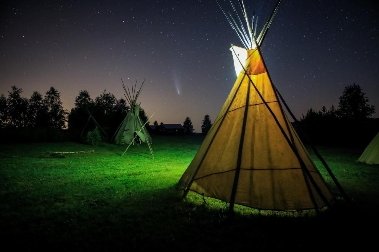 Fort Wapiti Hotel Zalasowa Екстериор снимка