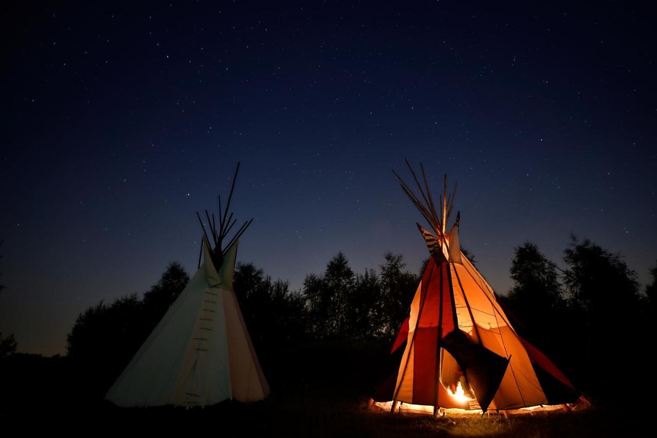 Fort Wapiti Hotel Zalasowa Екстериор снимка