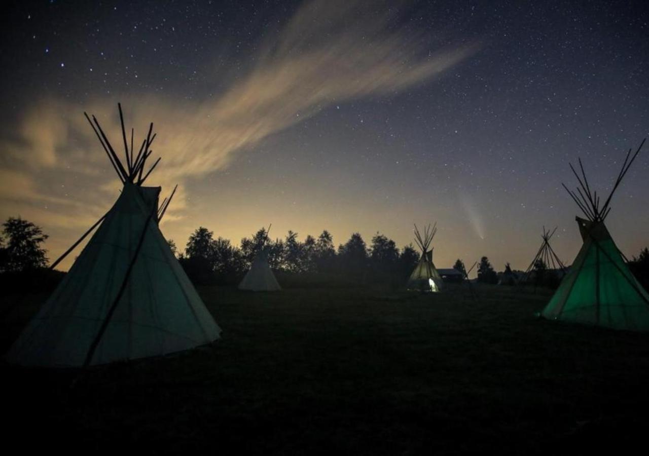 Fort Wapiti Hotel Zalasowa Екстериор снимка
