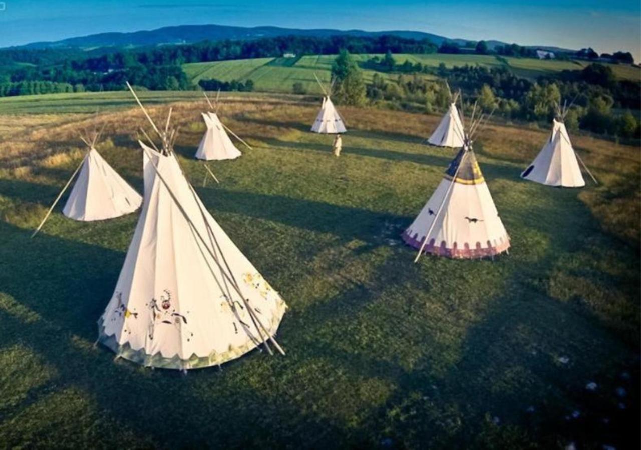 Fort Wapiti Hotel Zalasowa Екстериор снимка