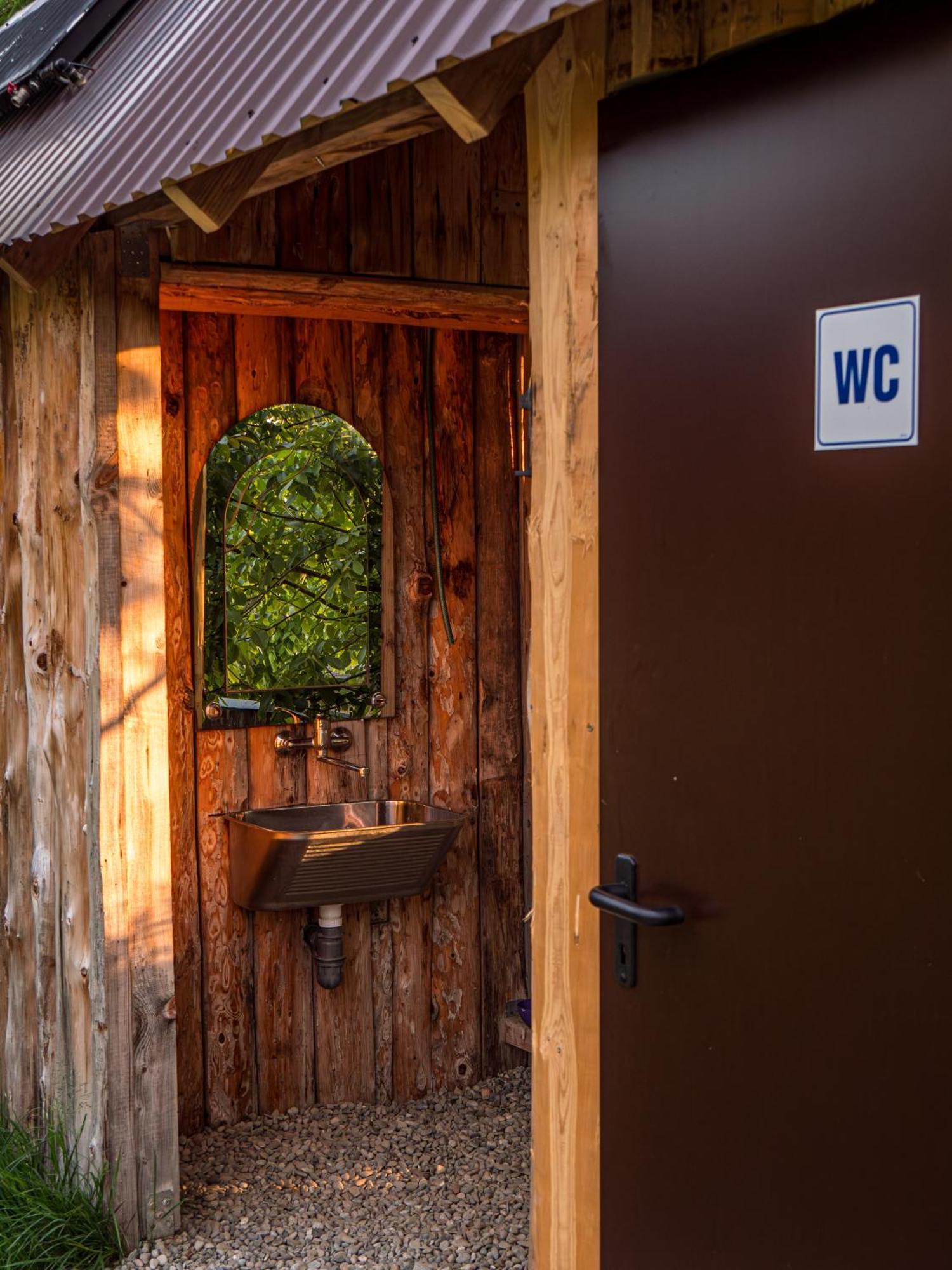Fort Wapiti Hotel Zalasowa Екстериор снимка
