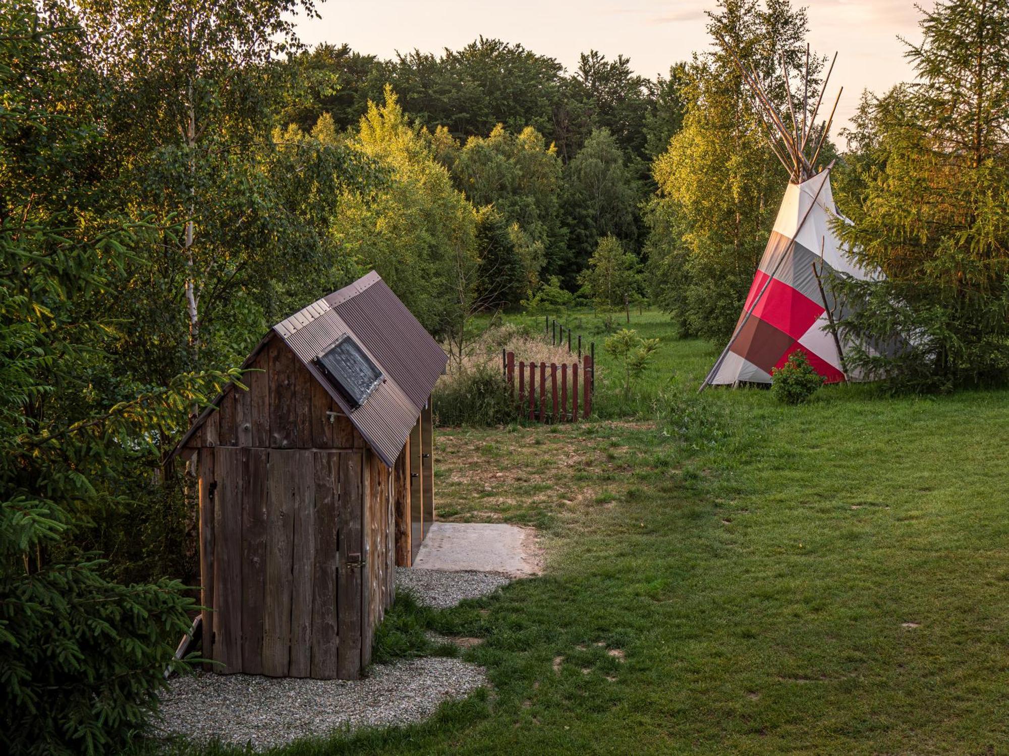 Fort Wapiti Hotel Zalasowa Екстериор снимка